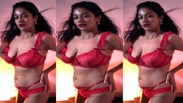 Lavanya Manickam Bikini Teasing Actress Wet Boobs Shake