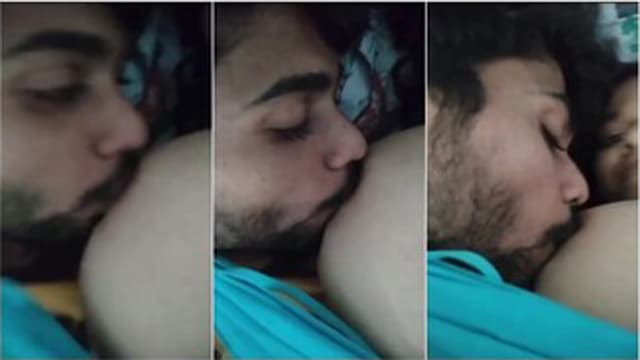 Tamil Young Wife Boobs Showing & Sucking Video